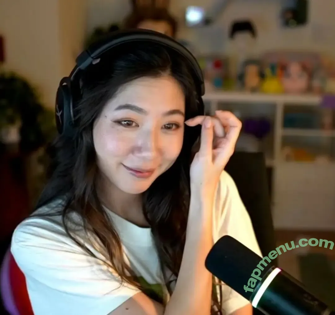 Fuslie nude photo #0876 (Leslie)