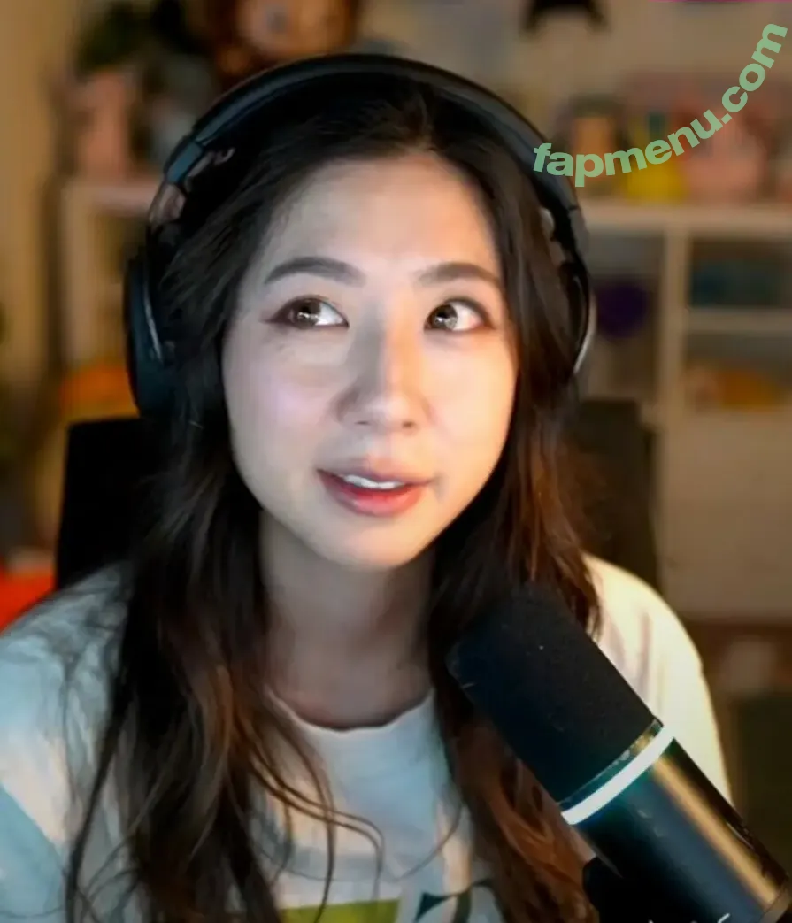 Fuslie nude photo #0878 (Leslie)