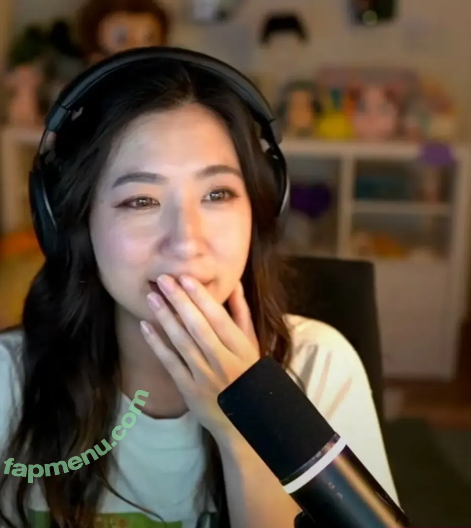 Fuslie nude photo #0879 (Leslie)