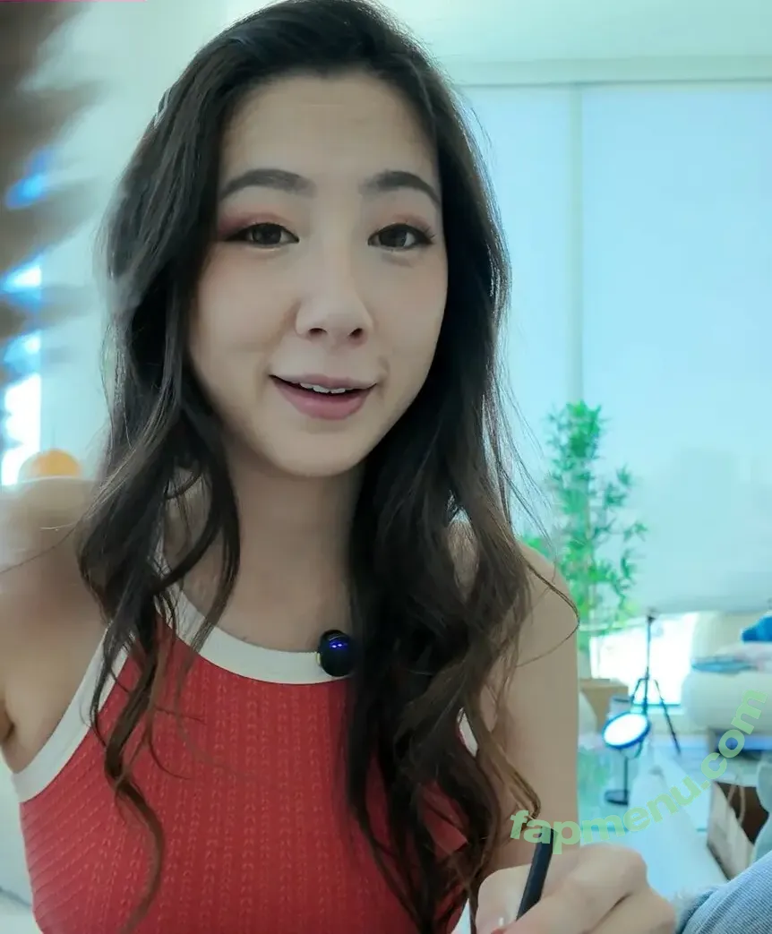Fuslie nude photo #0881 (Leslie)