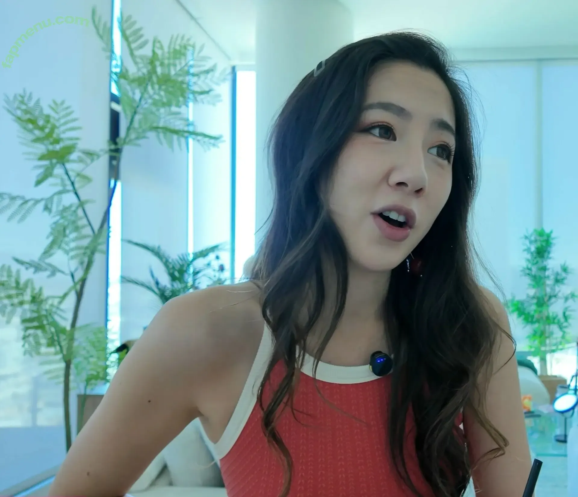 Fuslie nude photo #0885 (Leslie)