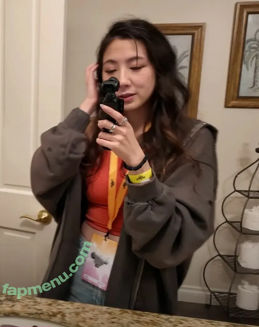 Fuslie nude photo #0887 (Leslie)