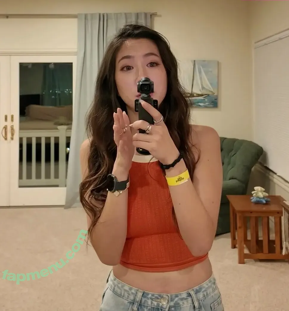Fuslie nude photo #0888 (Leslie)
