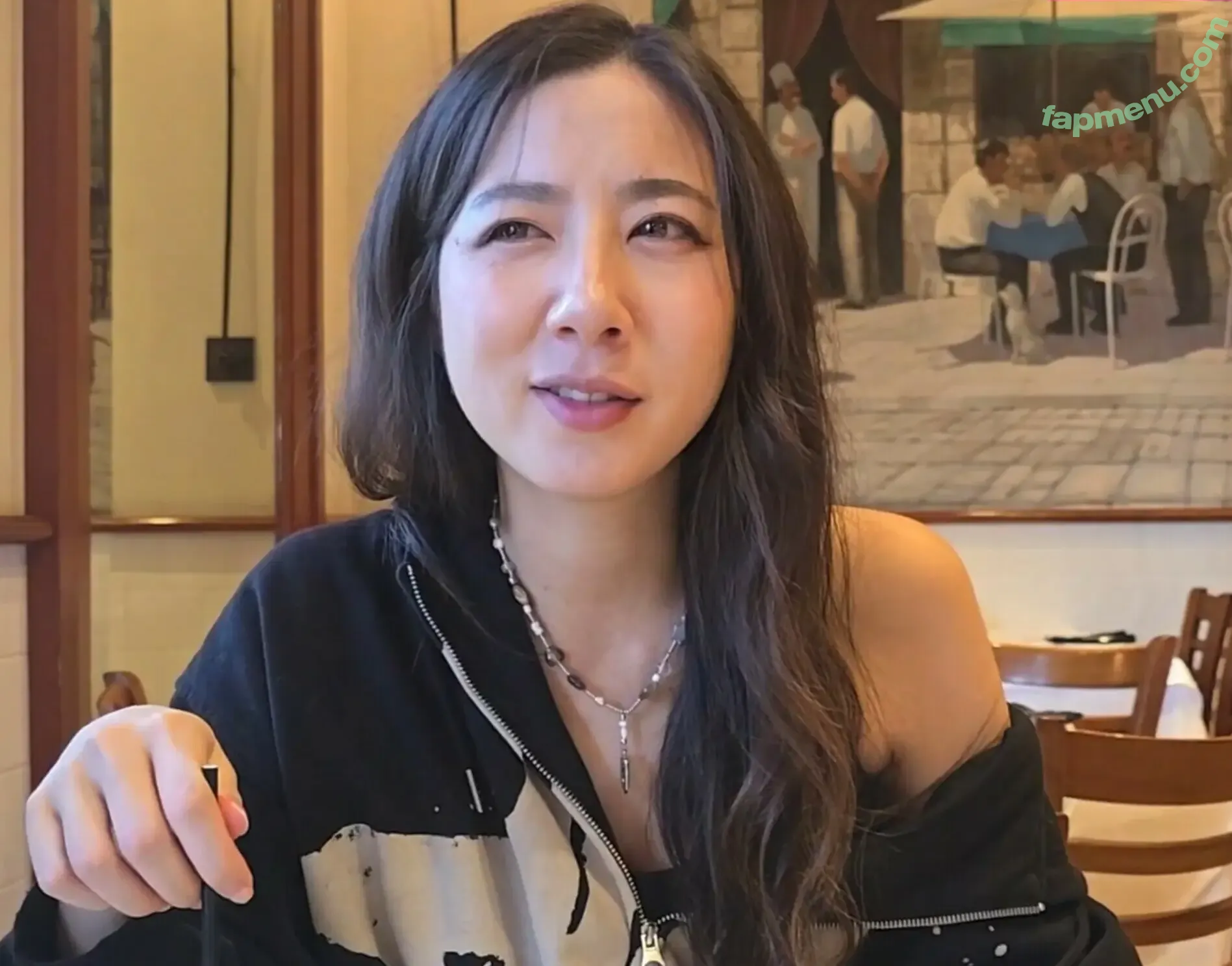 Fuslie nude photo #0938 (Leslie)