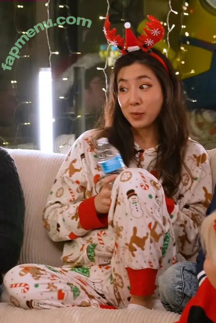 Fuslie nude photo #0942 (Leslie)