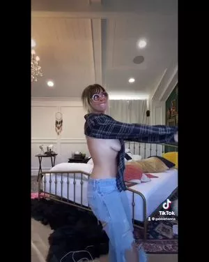 Gabbie Hanna / gabbiehanna / theinfamousbabz / youtuber nude photo #0001