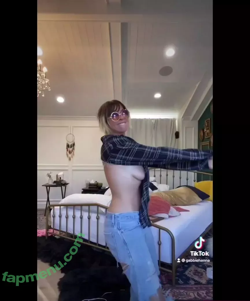 Gabbie Hanna nude photo #0001 (gabbiehanna / theinfamousbabz / youtuber)