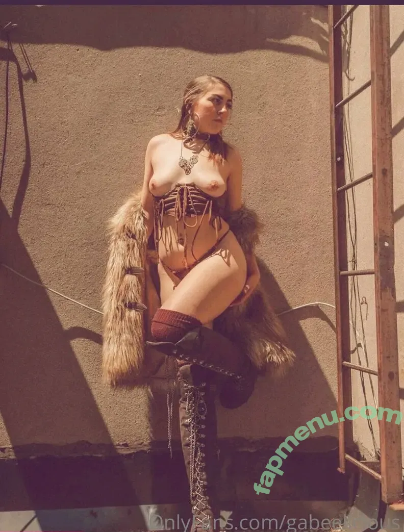 Gabeelicious nude photo #0001 (Gabrielle Sinclaire / gabee_licious)