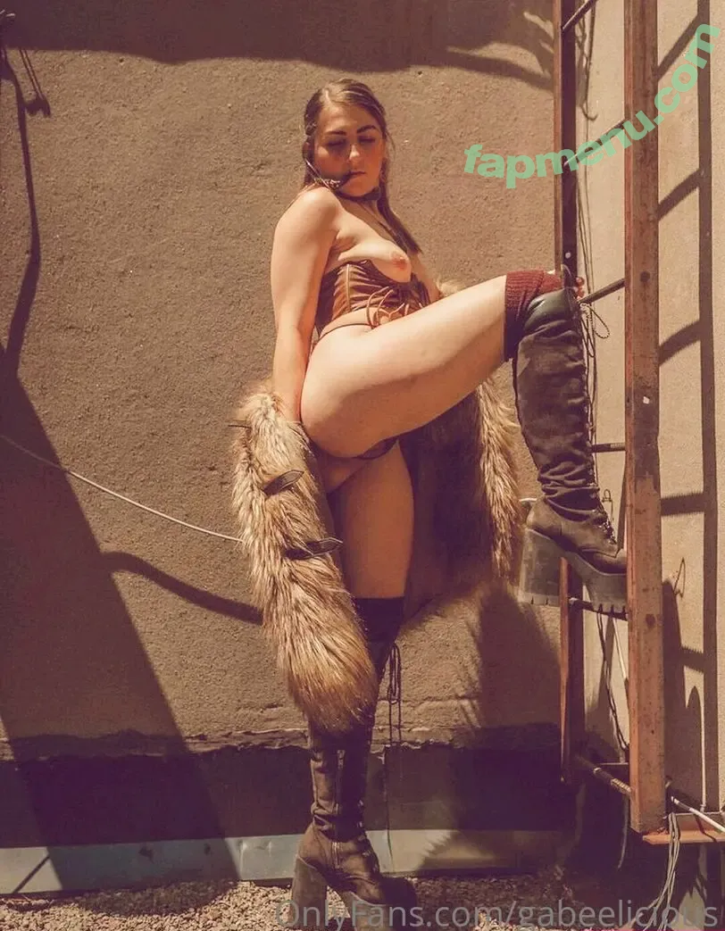 Gabeelicious nude photo #0003 (Gabrielle Sinclaire / gabee_licious)