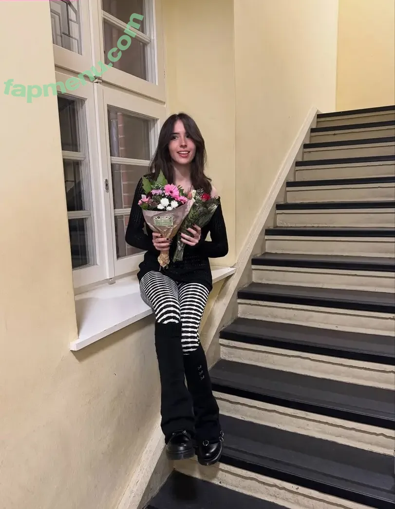 Gabriela Bee nude photo #0189 (Gabi Bee / gabrielabee)