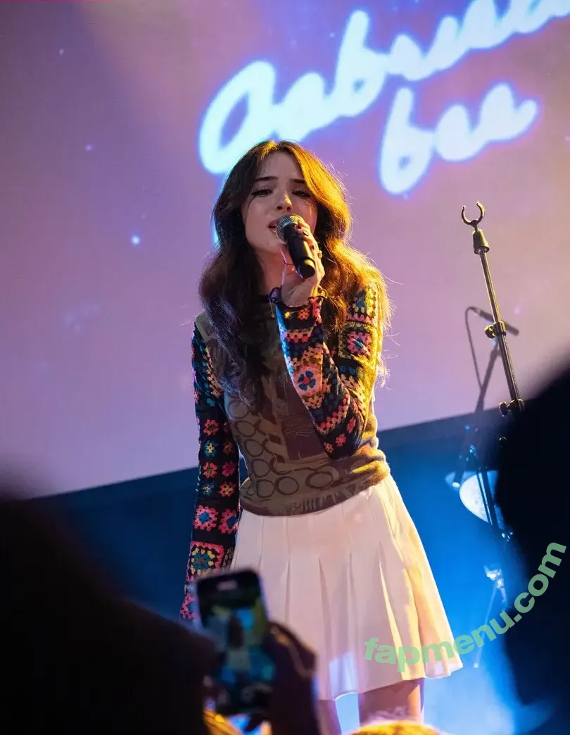 Gabriela Bee nude photo #0206 (Gabi Bee / gabrielabee)