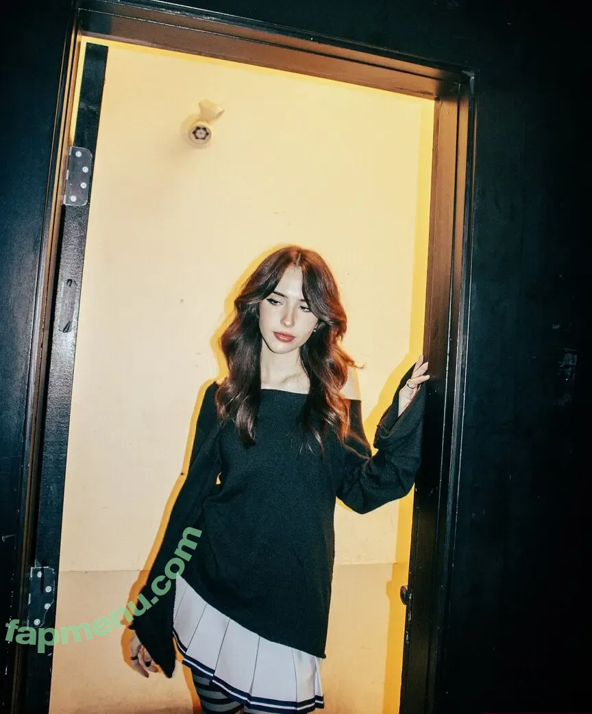 Gabriela Bee nude photo #0249 (Gabi Bee / gabrielabee)