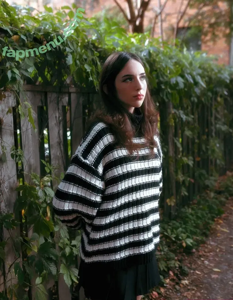 Gabriela Bee nude photo #0262 (Gabi Bee / gabrielabee)