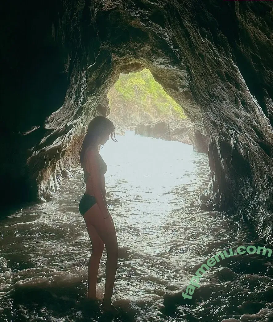 Gabriela Bee nude photo #0286 (Gabi Bee / gabrielabee)