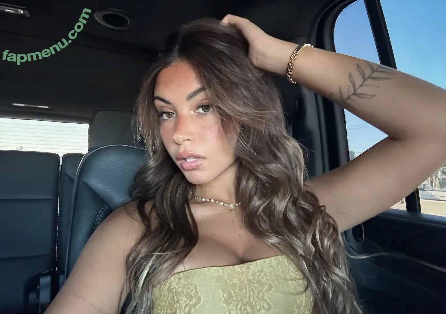 Gabriela Moura nude photo #1112 (gabimfmoura)