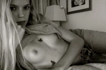 Gabriella Wilde / _gabriellawilde_ nude photo #0021