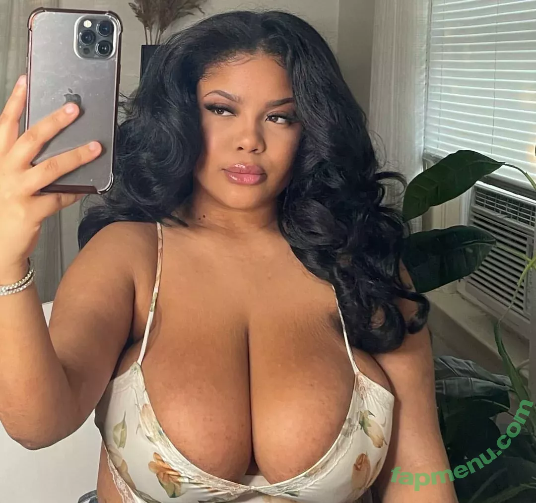 Gabrielle Logan nude photo #0009 (loganberry_ / thebigtitwitch)
