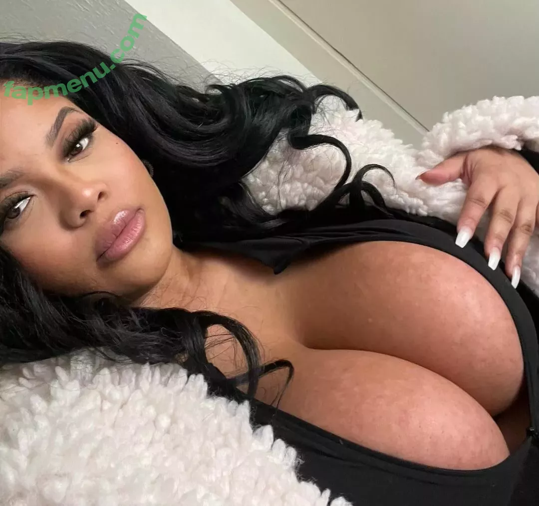 Gabrielle Logan nude photo #0020 (loganberry_ / thebigtitwitch)