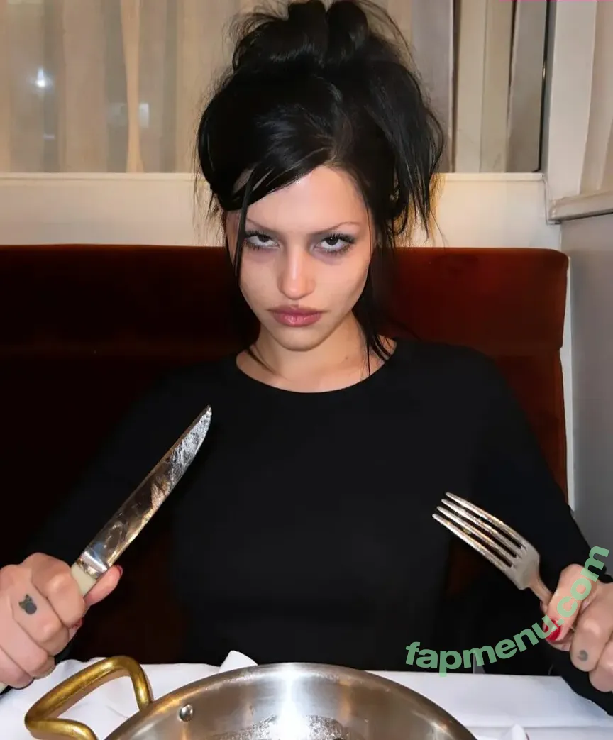 Gabriette Bechtel nude photo #0002 (gabbriette)