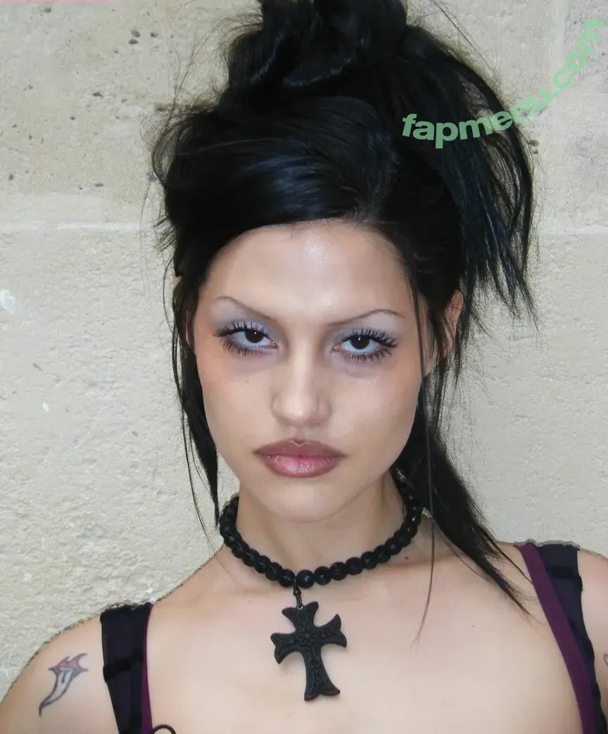 Gabriette Bechtel nude photo #0004 (gabbriette)