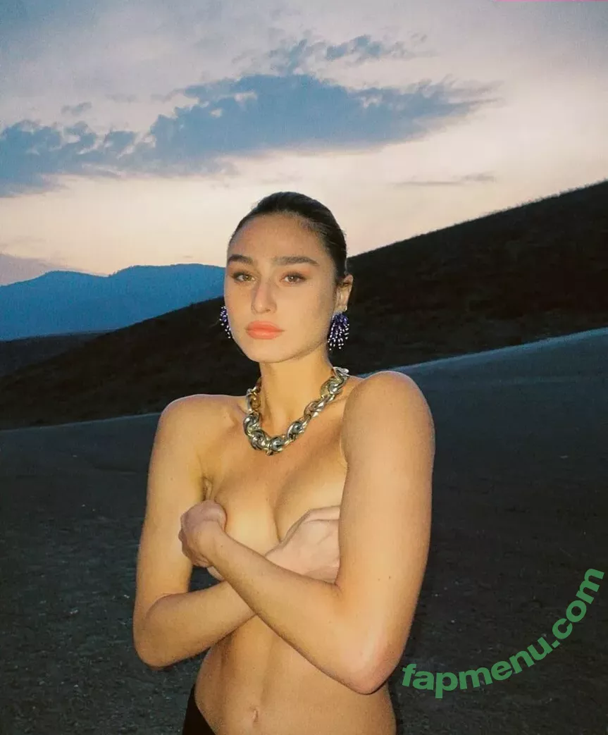 Gal Amir nude photo #0017 (galamir__ / mmmaaarrryyyyyy)