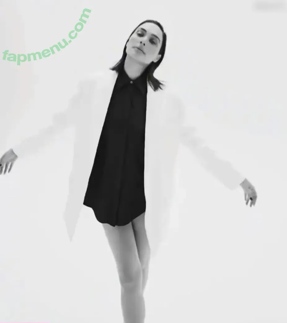 gal_gadot nude photo #2803 (GalGadotUSA1 / inked_hriss)
