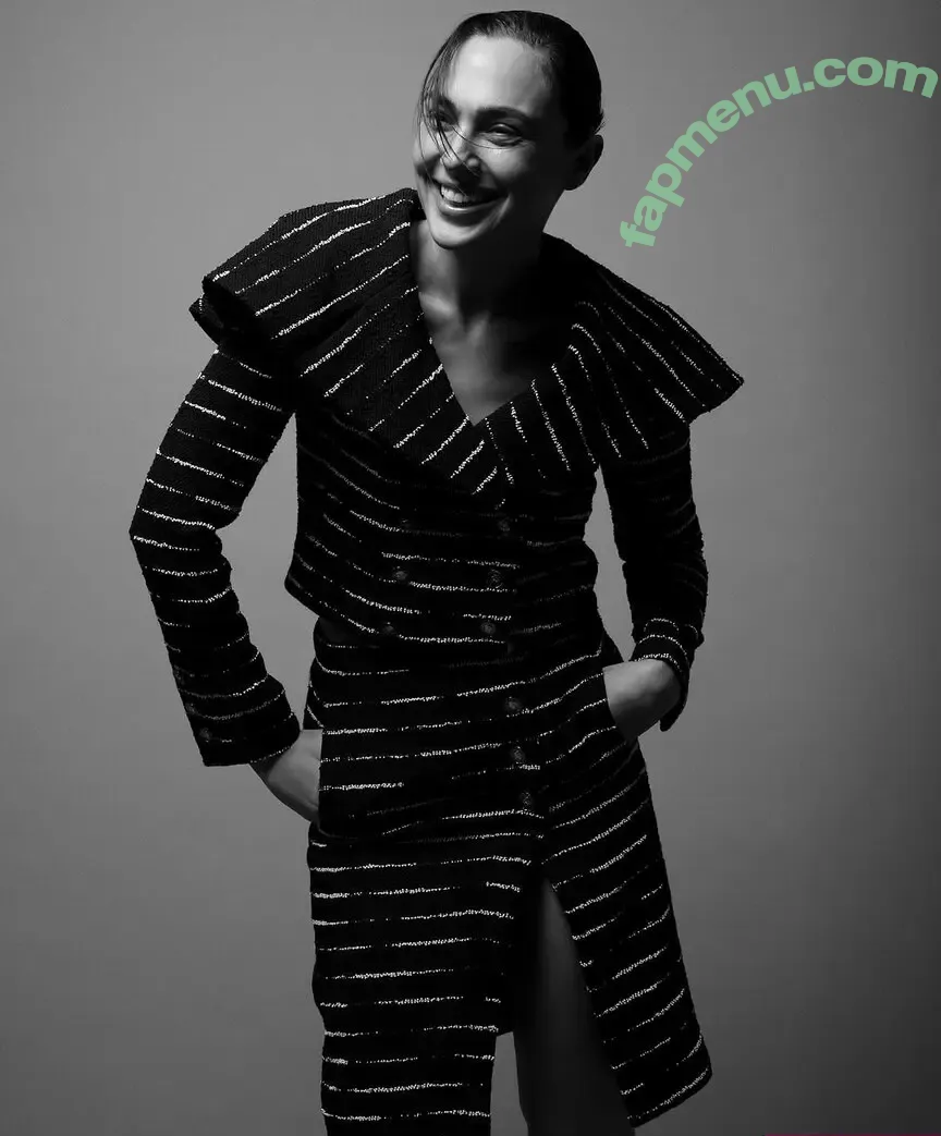 gal_gadot nude photo #2814 (inked_hriss)