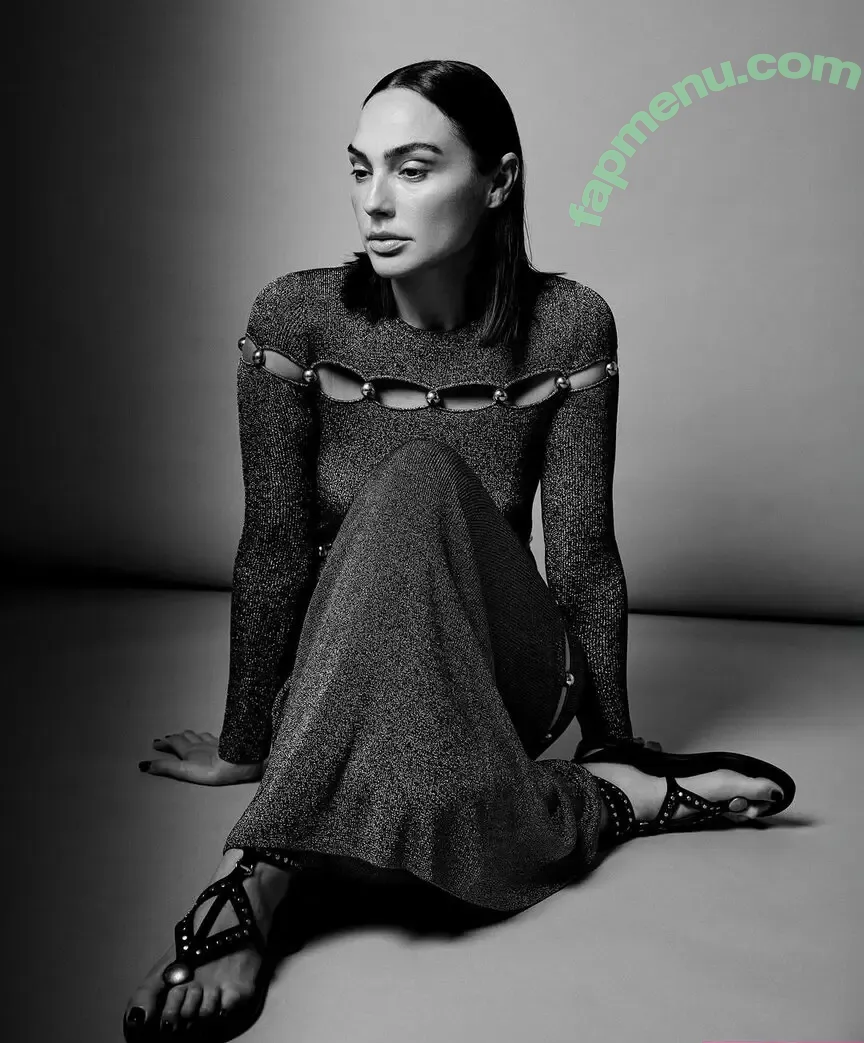 gal_gadot nude photo #2817 (inked_hriss)