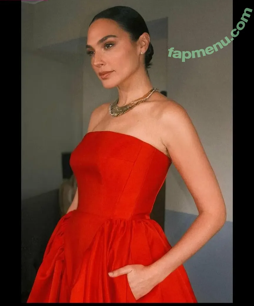 gal_gadot nude photo #2827 (inked_hriss)