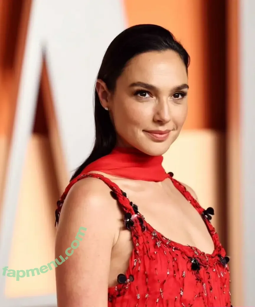 gal_gadot nude photo #2841 (inked_hriss)