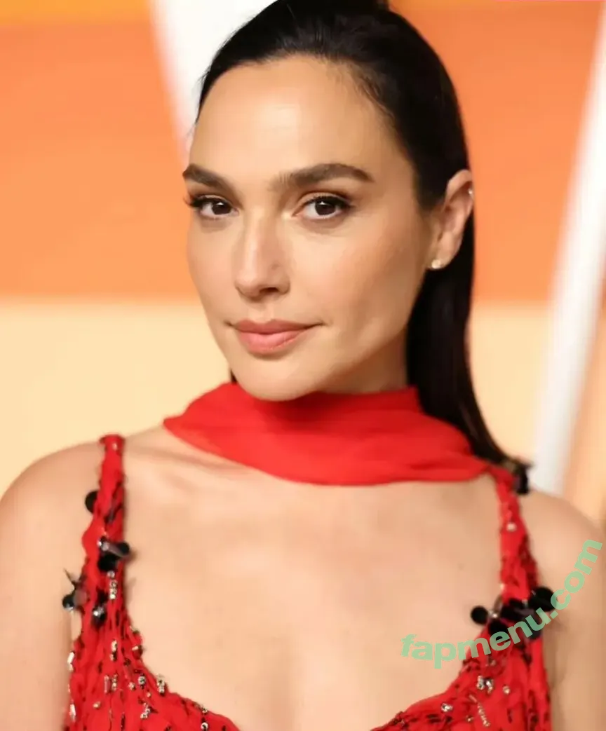 gal_gadot nude photo #2842 (inked_hriss)