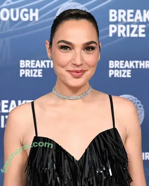 gal_gadot / inked_hriss nude photo #3032