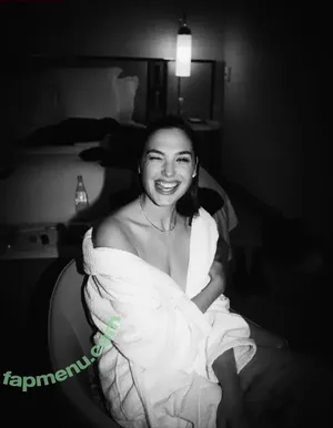 gal_gadot / Gal Gadot / inked_hriss nude photo #3279
