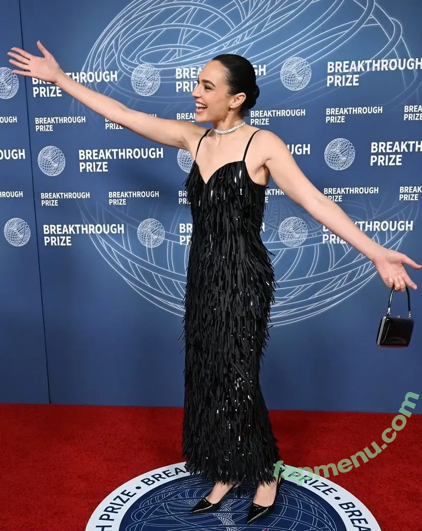 gal_gadot nude photo #3024 (inked_hriss)