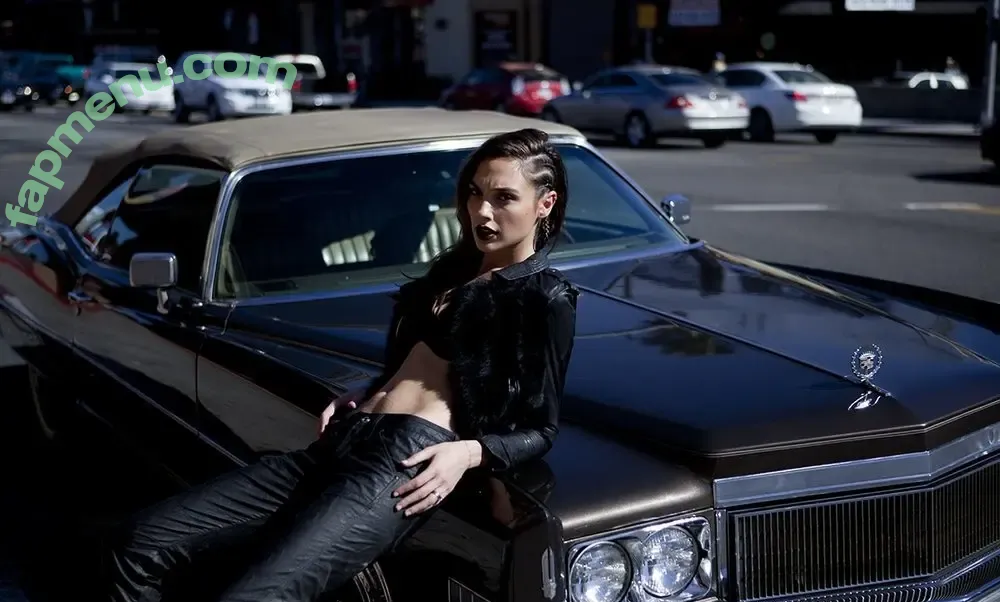 gal_gadot nude photo #3087 (inked_hriss)