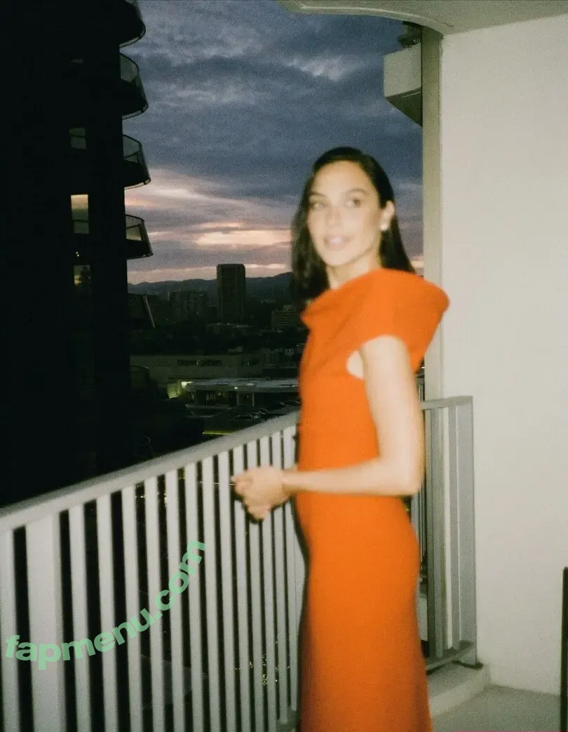 gal_gadot nude photo #3213 (inked_hriss)
