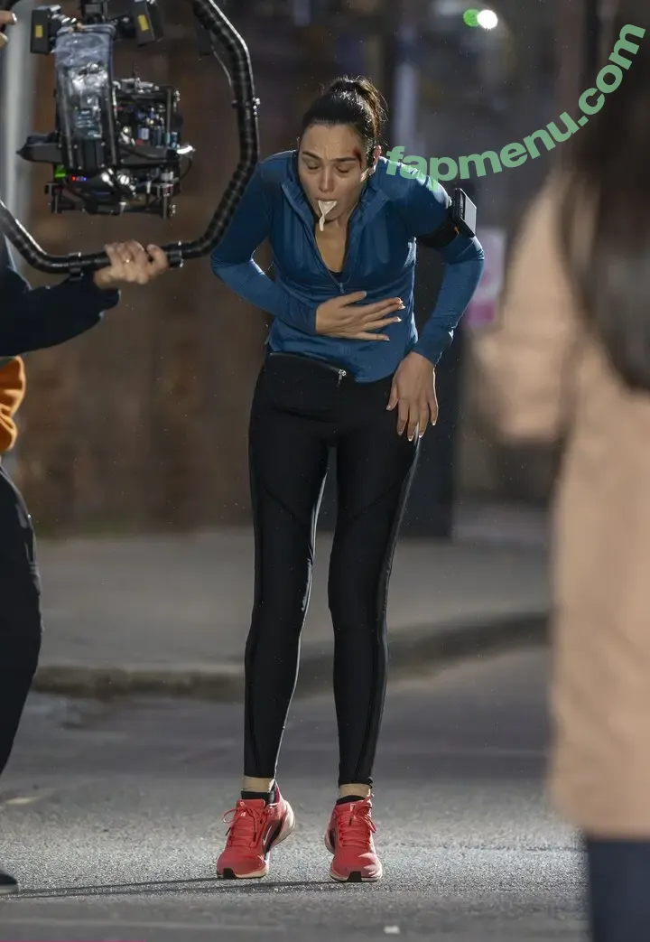 gal_gadot nude photo #3243 (Gal Gadot / inked_hriss)