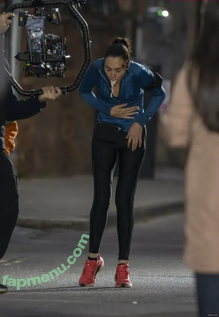gal_gadot nude photo #3244 (Gal Gadot / inked_hriss)