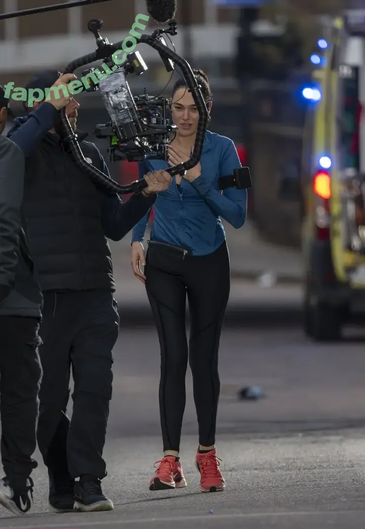 gal_gadot nude photo #3266 (Gal Gadot / inked_hriss)