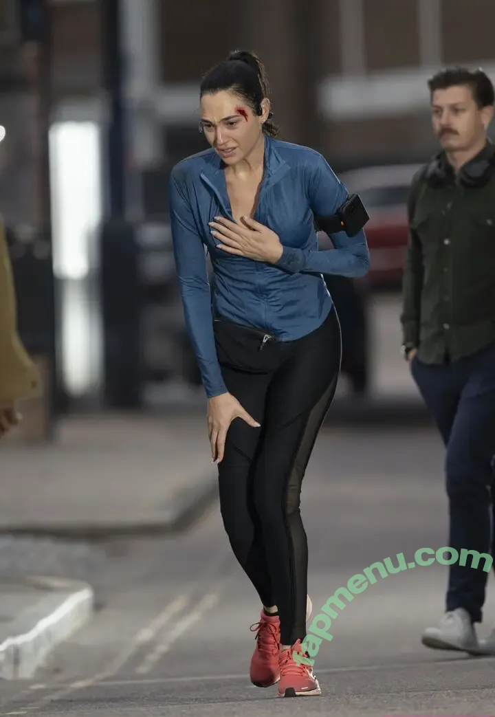 gal_gadot nude photo #3267 (Gal Gadot / inked_hriss)