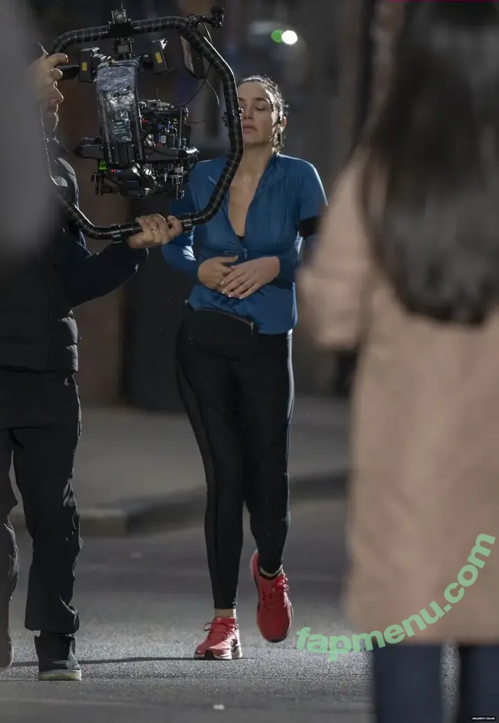 gal_gadot nude photo #3269 (Gal Gadot / inked_hriss)