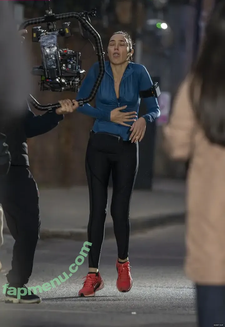 gal_gadot nude photo #3271 (Gal Gadot / inked_hriss)