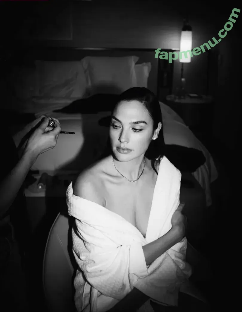gal_gadot nude photo #3280 (Gal Gadot / inked_hriss)