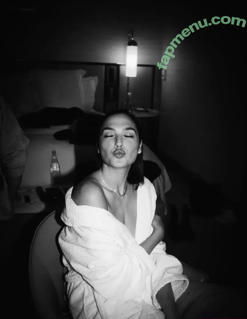 gal_gadot nude photo #3281 (Gal Gadot / inked_hriss)