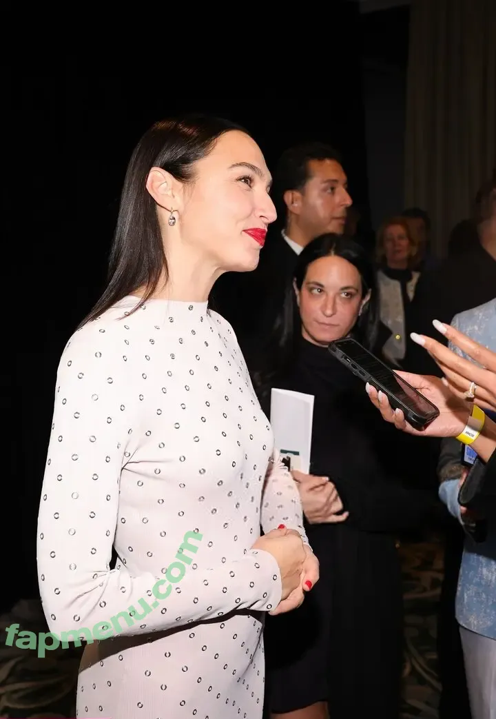 gal_gadot nude photo #3293 (Gal Gadot / inked_hriss)