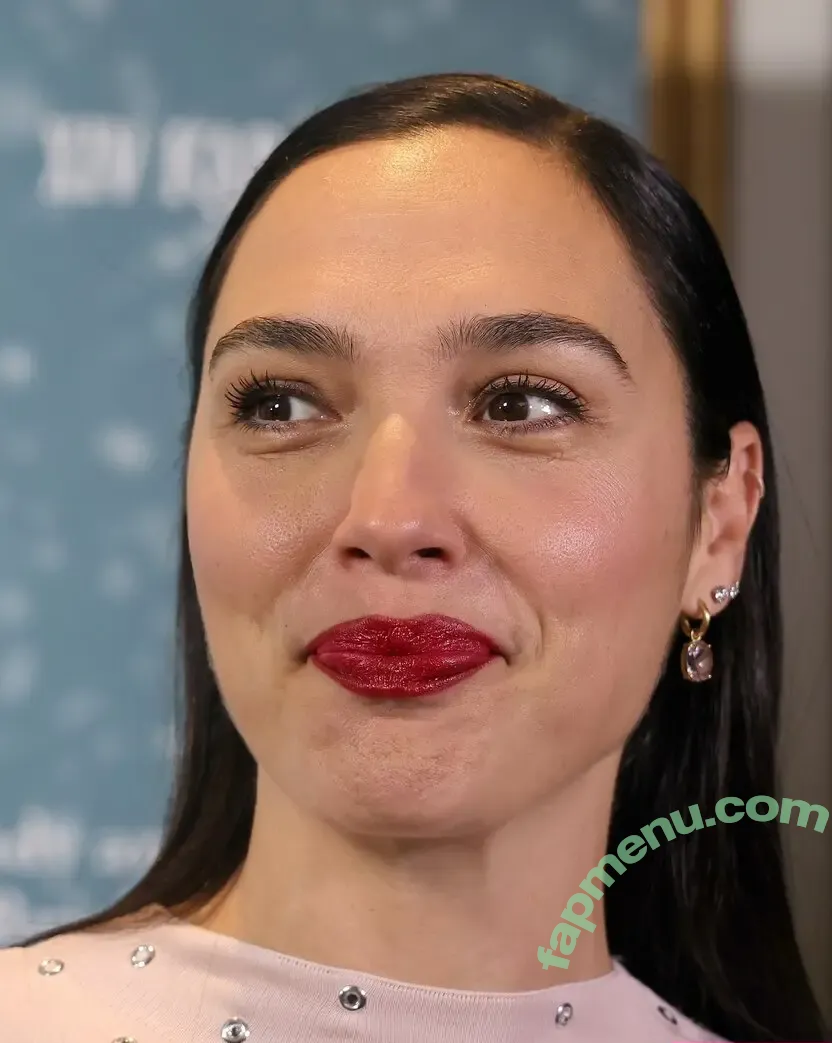 gal_gadot nude photo #3315 (Gal Gadot / inked_hriss)