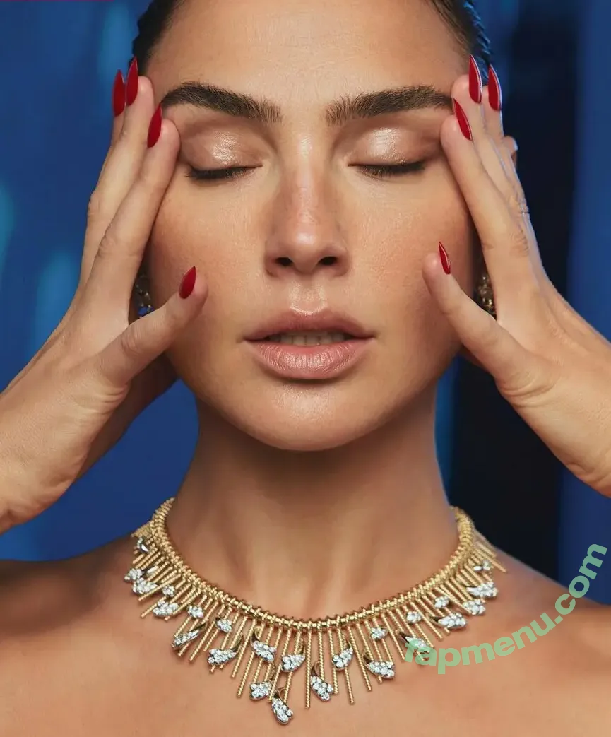 gal_gadot nude photo #3336 (Gal Gadot / inked_hriss)