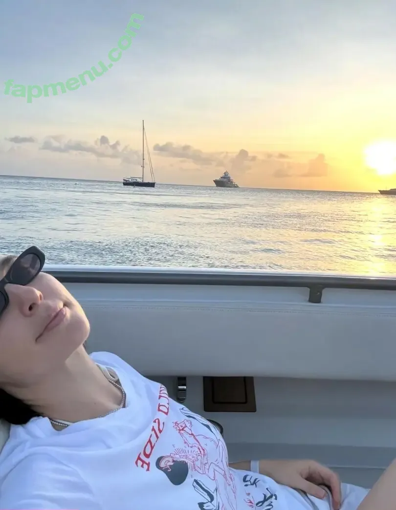 gal_gadot nude photo #3347 (Gal Gadot)