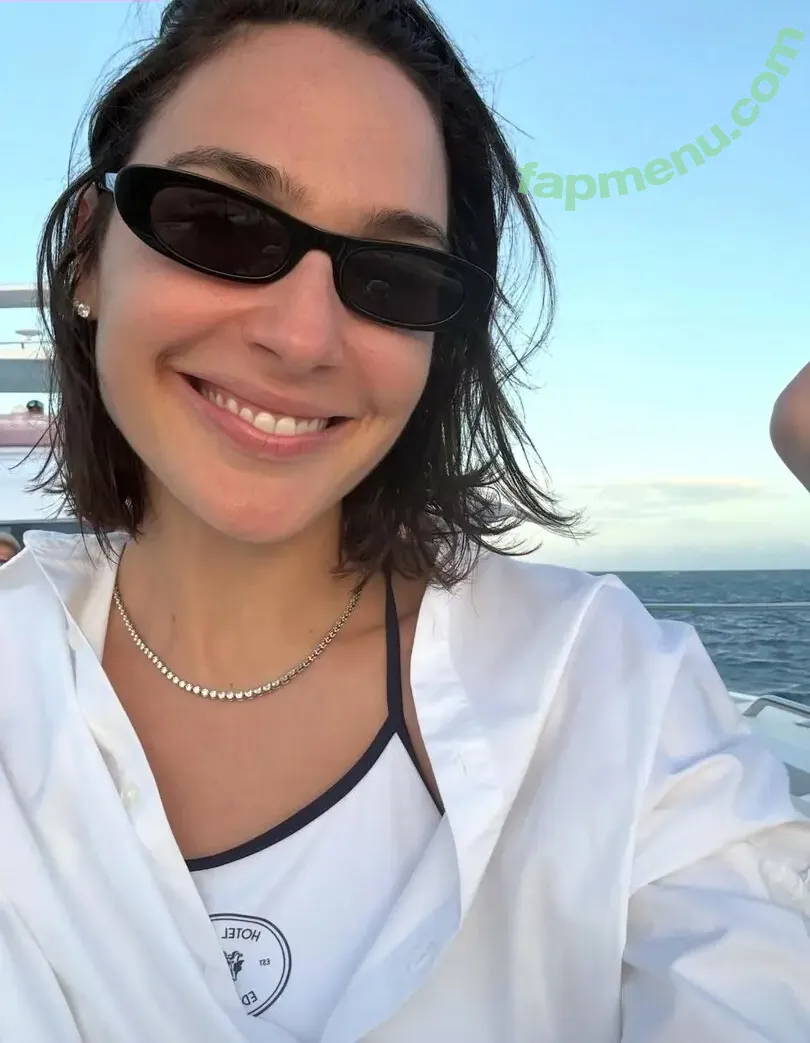 gal_gadot nude photo #3348 (Gal Gadot)