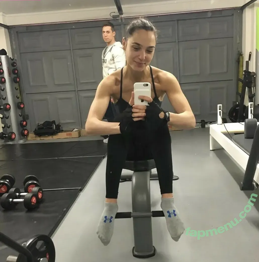 gal_gadot nude photo #3375 (Gal Gadot)